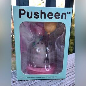 2018 PUSHEEN Cat Celebrating Vinyl Collectible Figure Exclusive Subscription Box